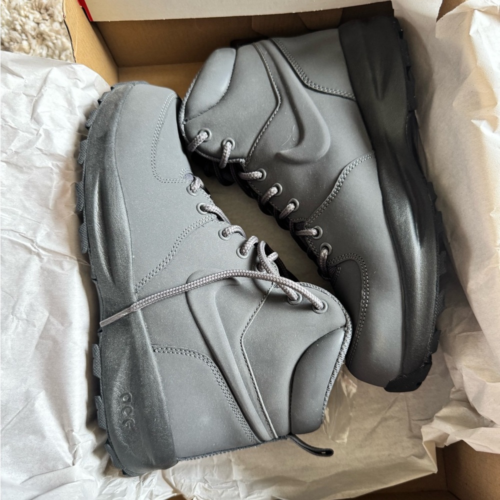 Brand New Nike Manoa LTH (GS)
